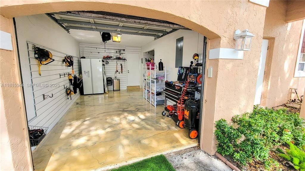 9894 NW 2nd Court, Plantation, FL 33324 Photo