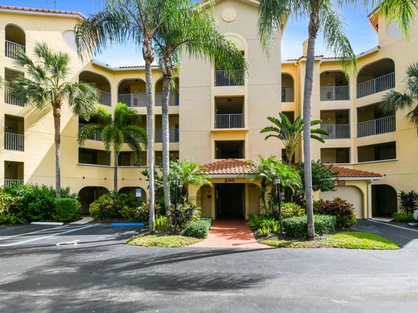 200 UNO LAGO Drive, Unit 403, Juno Beach, FL 33408