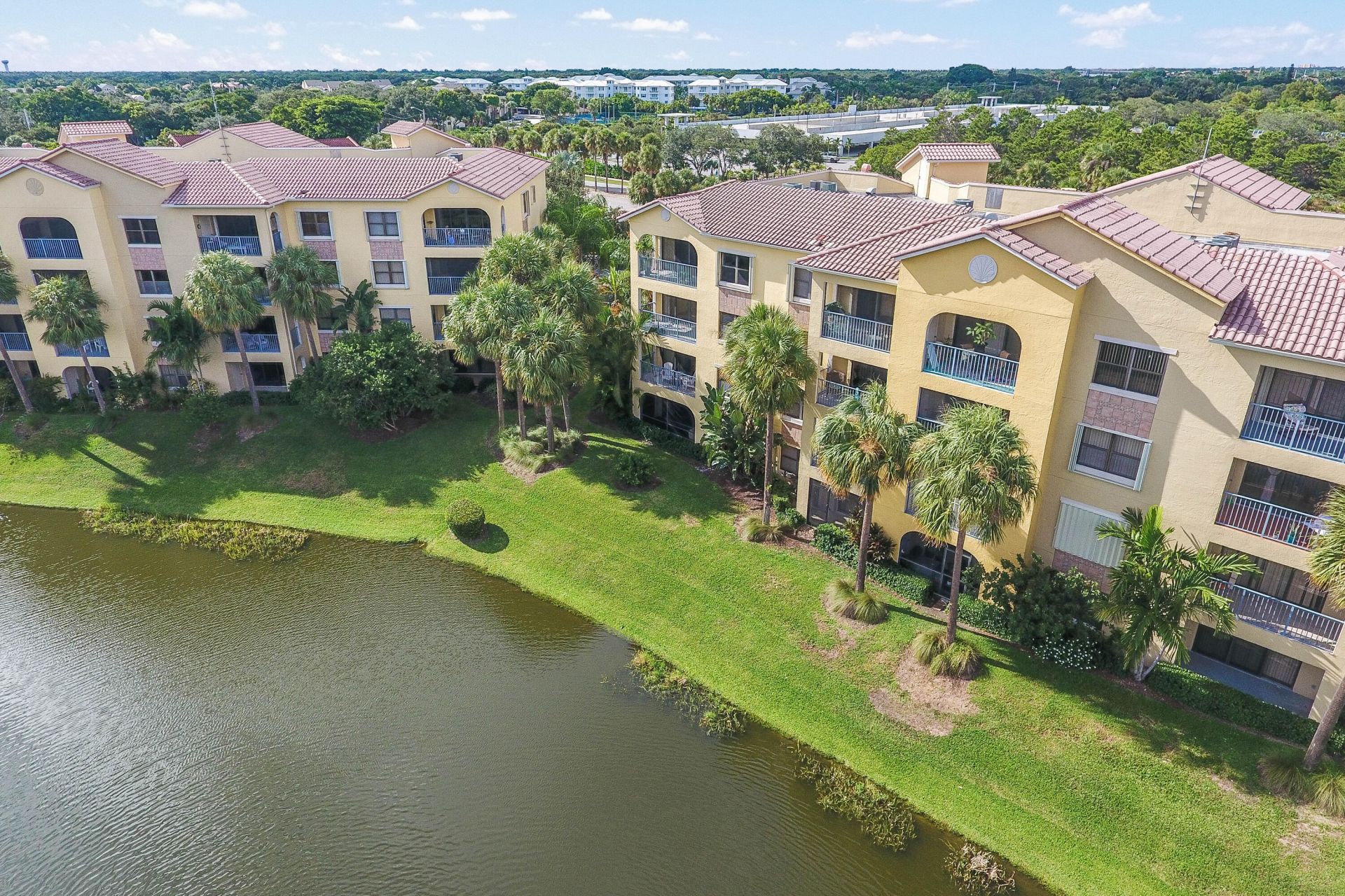 200 Uno Lago Drive, Unit 403, Juno Beach, FL 33408 Photo