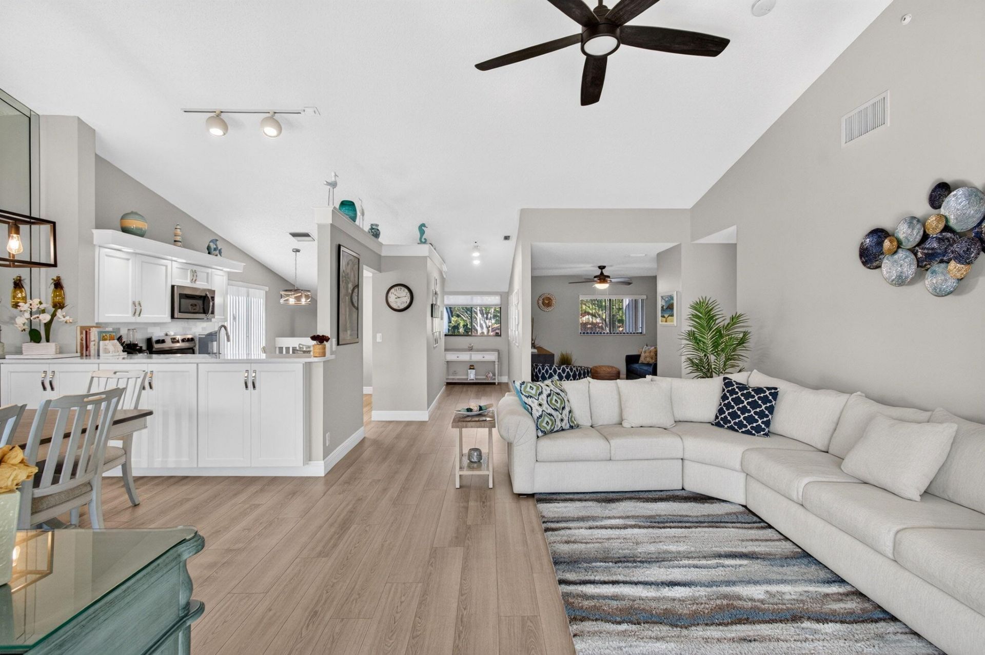 10383 S Circle Lake Drive, Unit 202, Boynton Beach, FL 33437 Photo