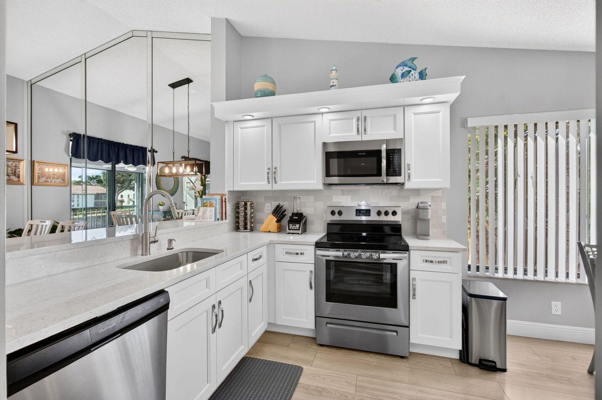 10383 S Circle Lake Drive, Unit 202, Boynton Beach, FL 33437 Photo