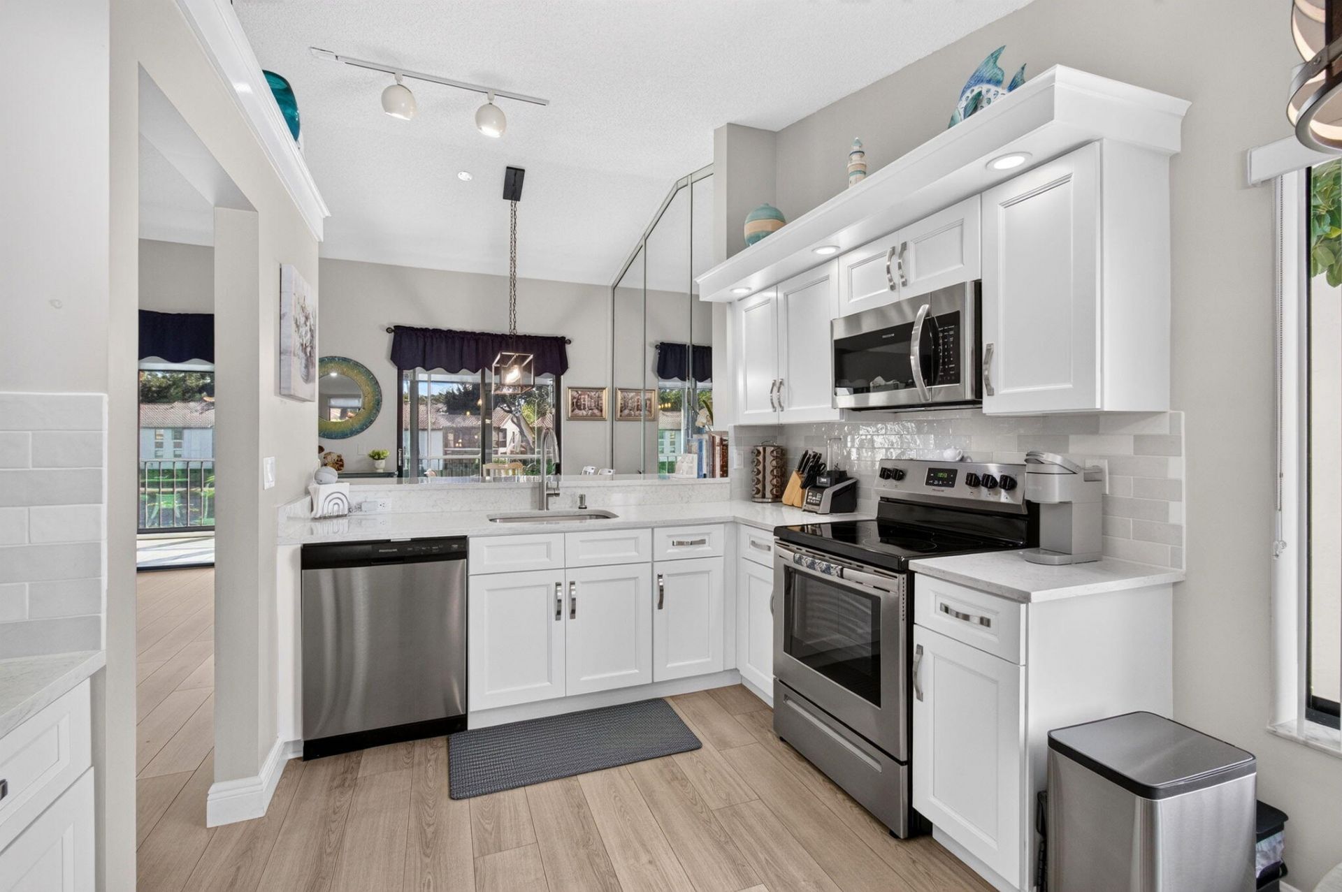 10383 S Circle Lake Drive, Unit 202, Boynton Beach, FL 33437 Photo