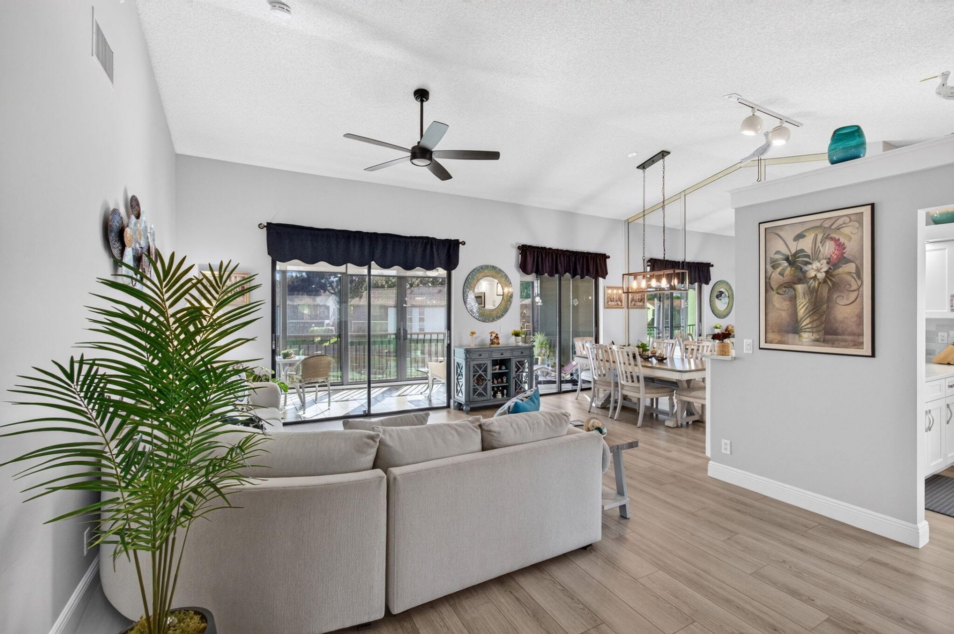 10383 S Circle Lake Drive, Unit 202, Boynton Beach, FL 33437 Photo