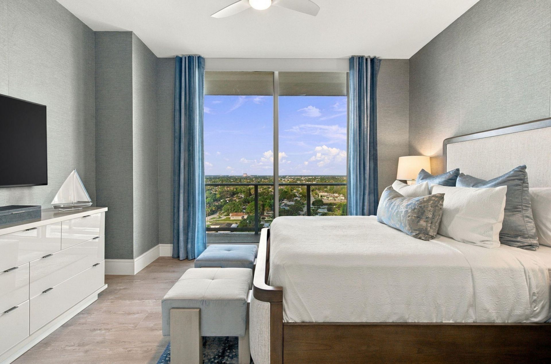 220 Lake Shore Drive, Unit 1423, West Palm Beach, FL 33403 Photo