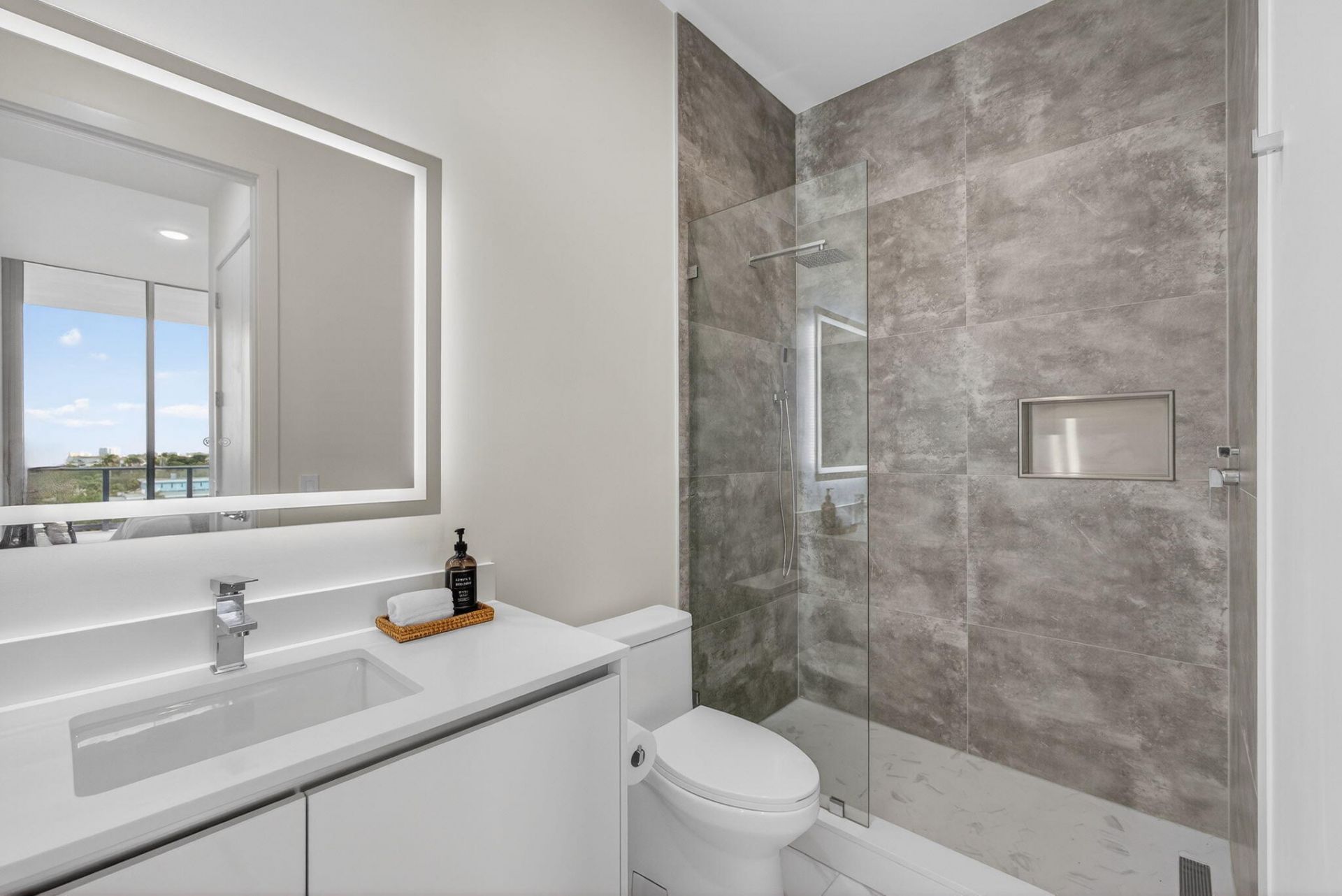 220 Lake Shore Drive, Unit 609, Lake Park, FL 33403 Photo