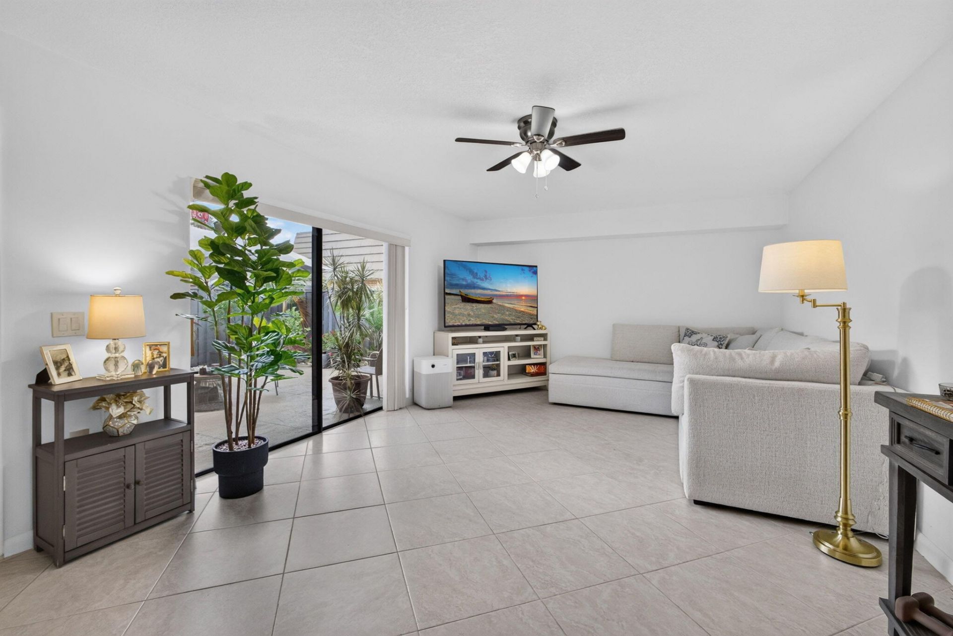 2002 20th Way, West Palm Beach, FL 33407 Photo
