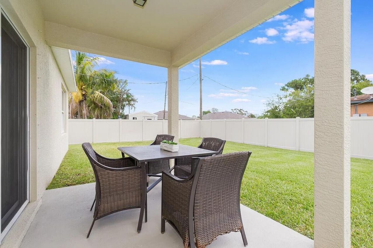 1009 SW Dilido Lane, Port Saint Lucie, FL 34953 Photo