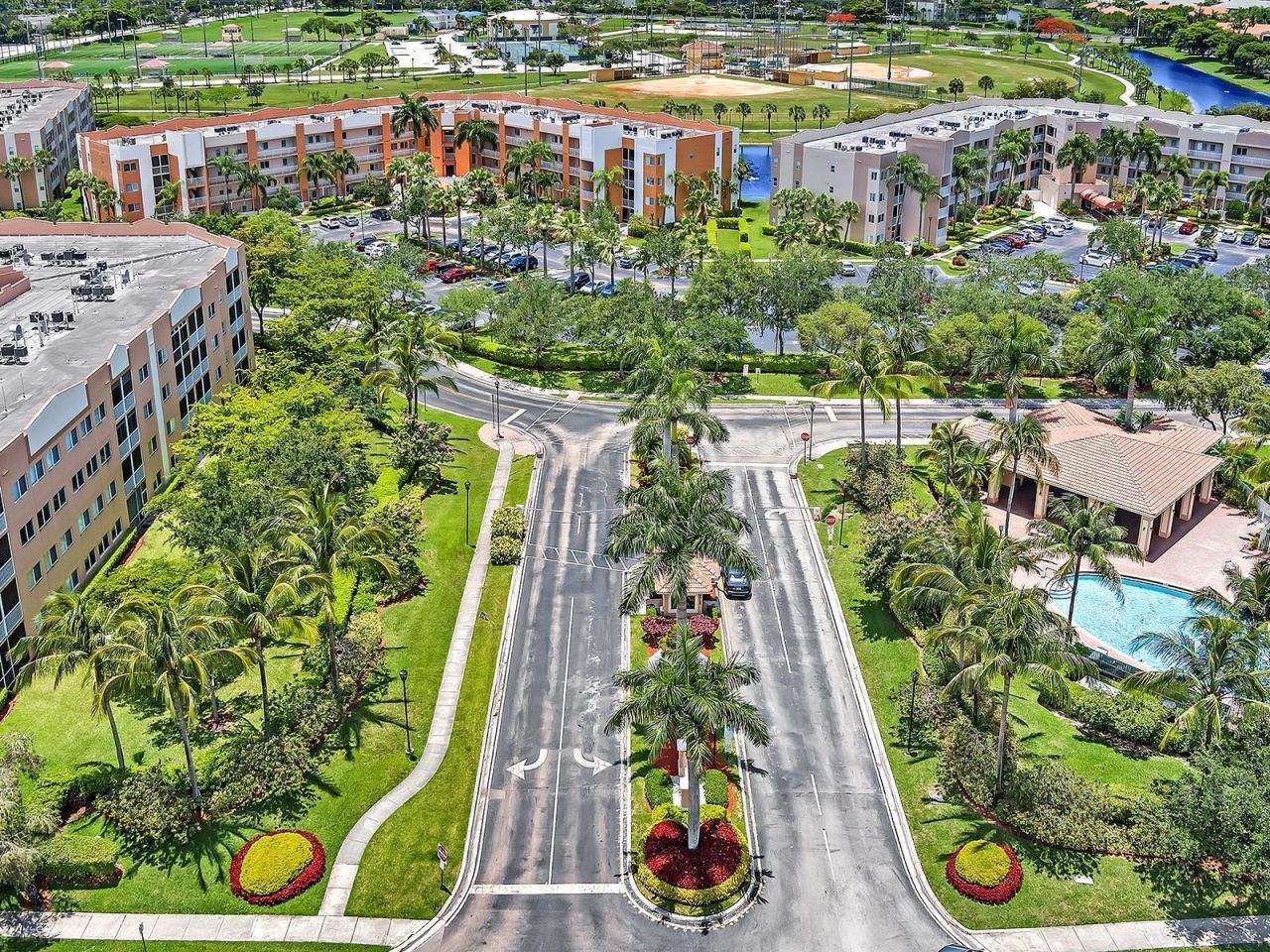 7735 Yardley Drive, Unit 305, Tamarac, FL 33321 Photo