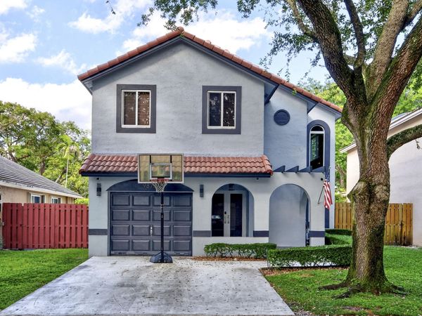 9871 NW 5TH Place, Plantation, FL 33324