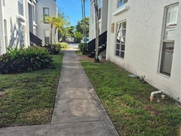 4429 TREEHOUSE Lane, Unit 28 F, Tamarac, FL 33319