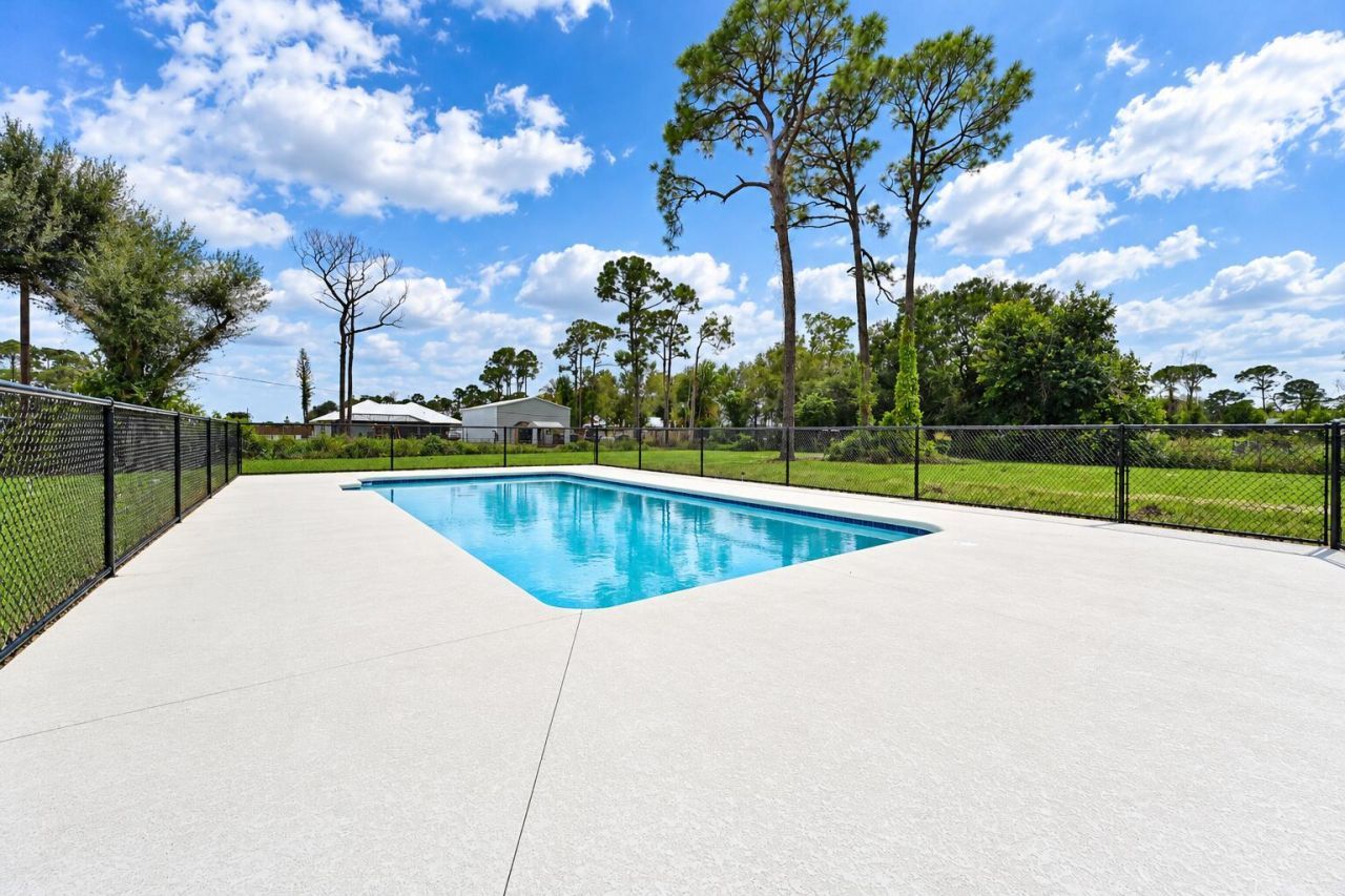 8721 Hidden Pines Road, Fort Pierce, FL 34945 Photo