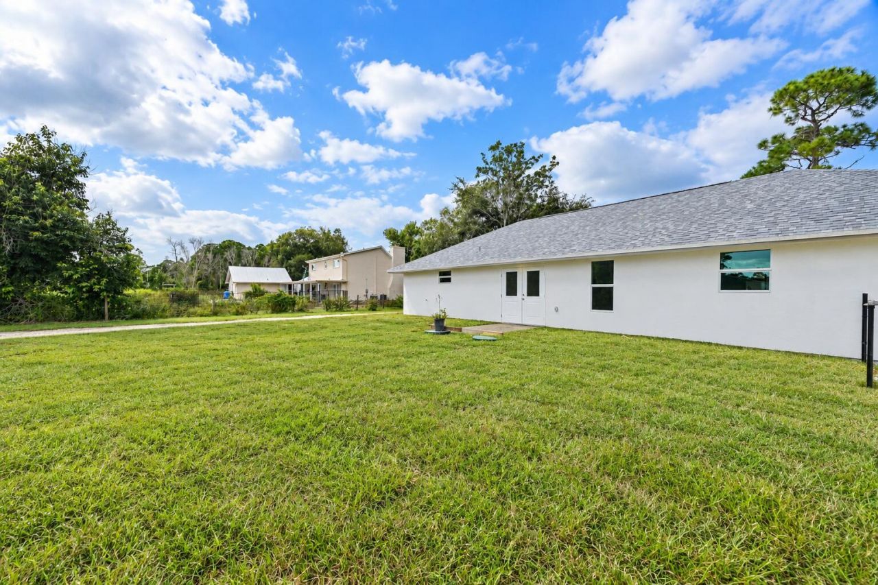 8721 Hidden Pines Road, Fort Pierce, FL 34945 Photo