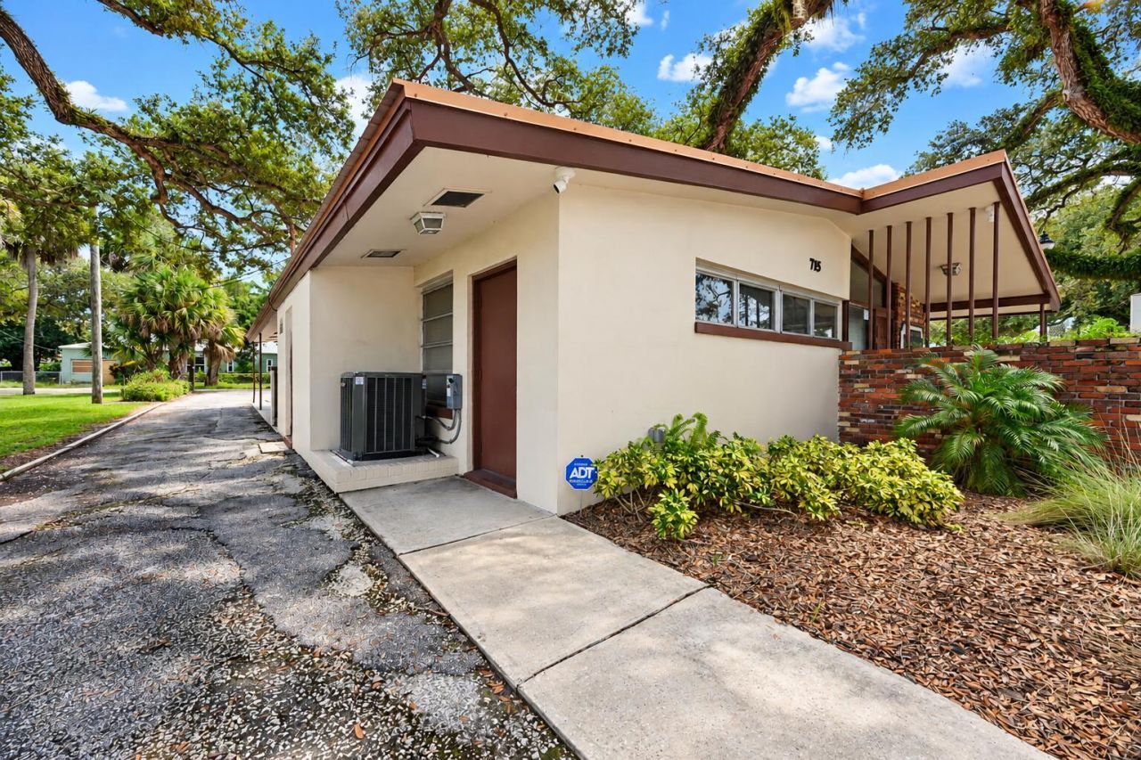 715 Delaware Avenue, Fort Pierce, FL 34950 Photo