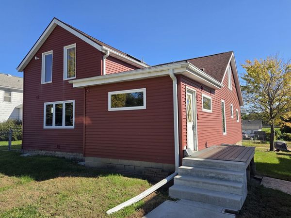 2707 Roosevelt Street , Clinton, IA 52732