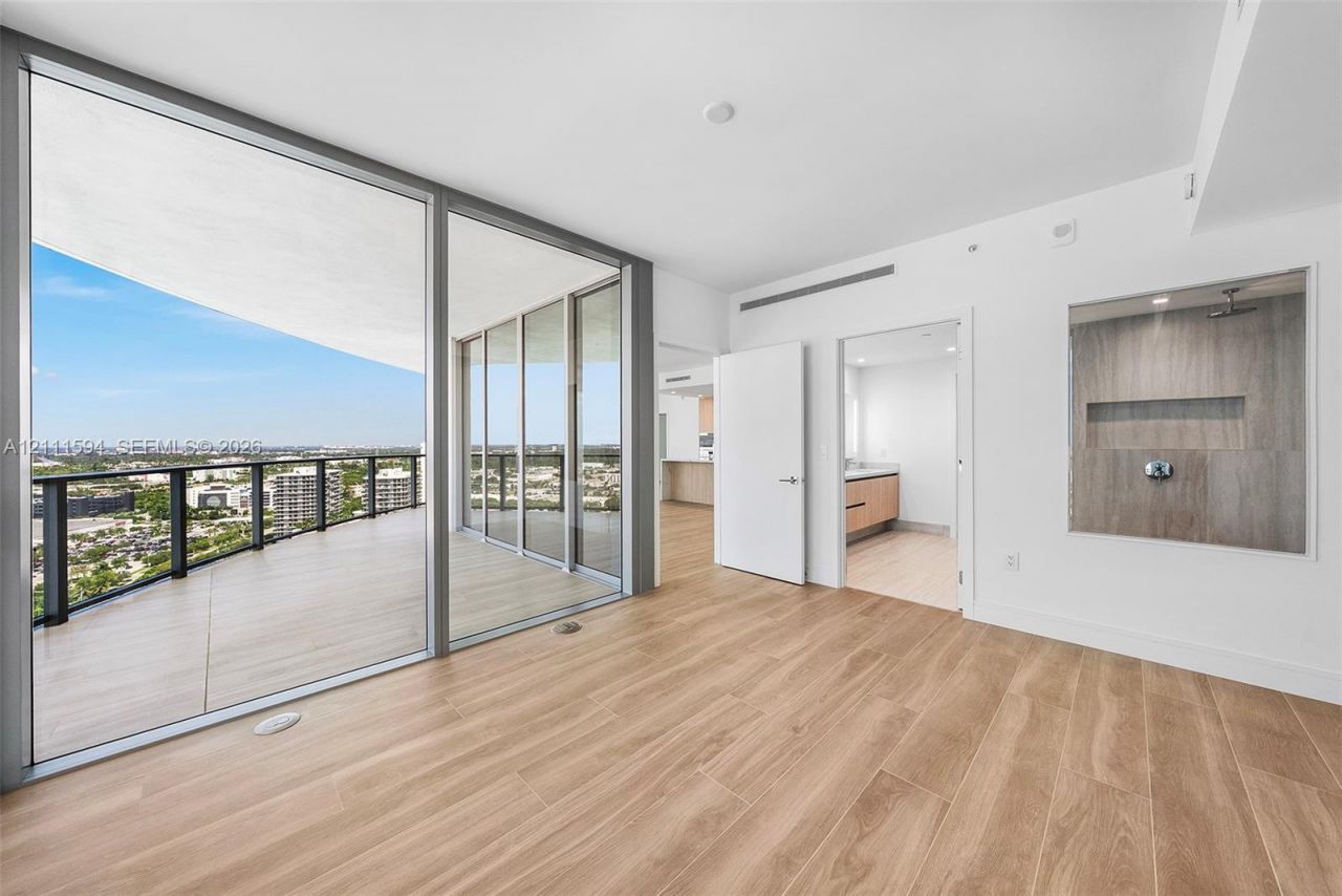 2411 Laguna Cir , Unit 2506, North Miami, FL 33181 Photo