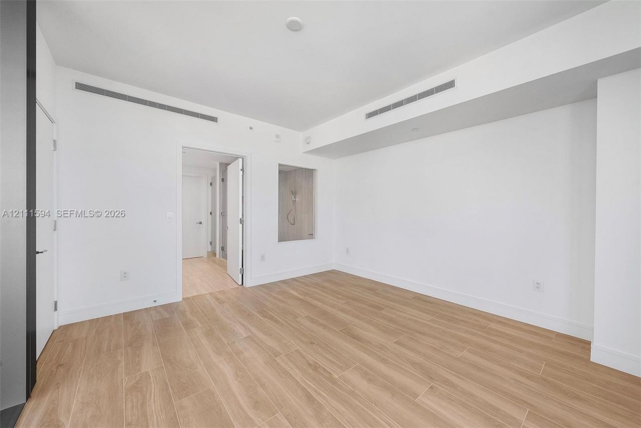 2411 Laguna Cir , Unit 2506, North Miami, FL 33181 Photo