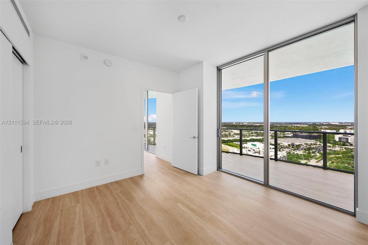 2411 Laguna Cir , Unit 2506, North Miami, FL 33181 Photo