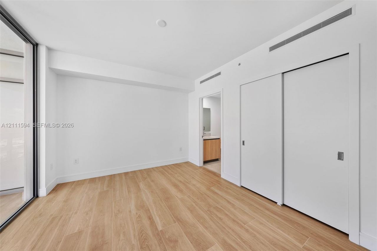 2411 Laguna Cir , Unit 2506, North Miami, FL 33181 Photo