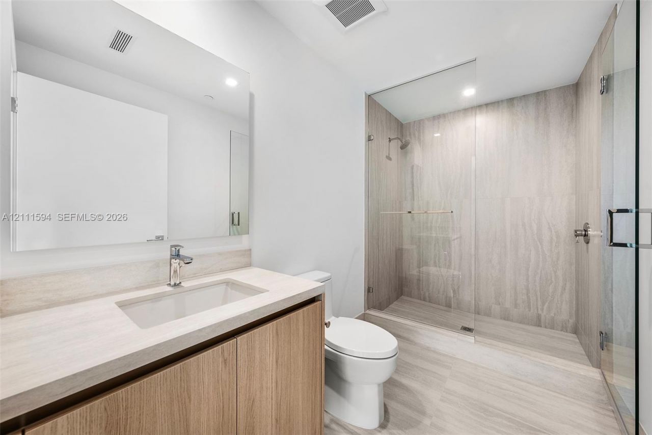 2411 Laguna Cir , Unit 2506, North Miami, FL 33181 Photo