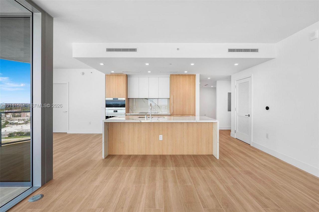 2411 Laguna Cir , Unit 2506, North Miami, FL 33181 Photo