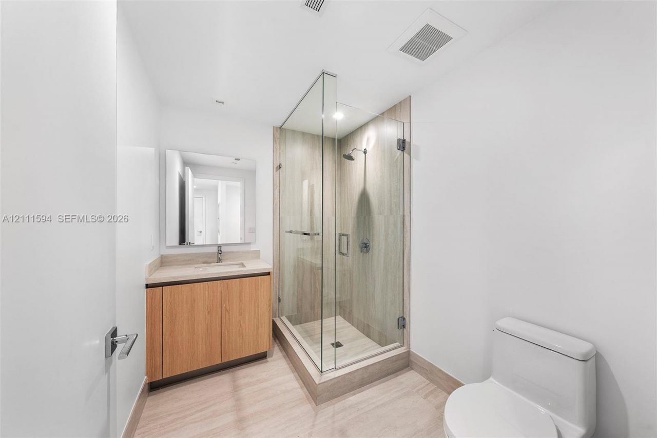 2411 Laguna Cir , Unit 2506, North Miami, FL 33181 Photo