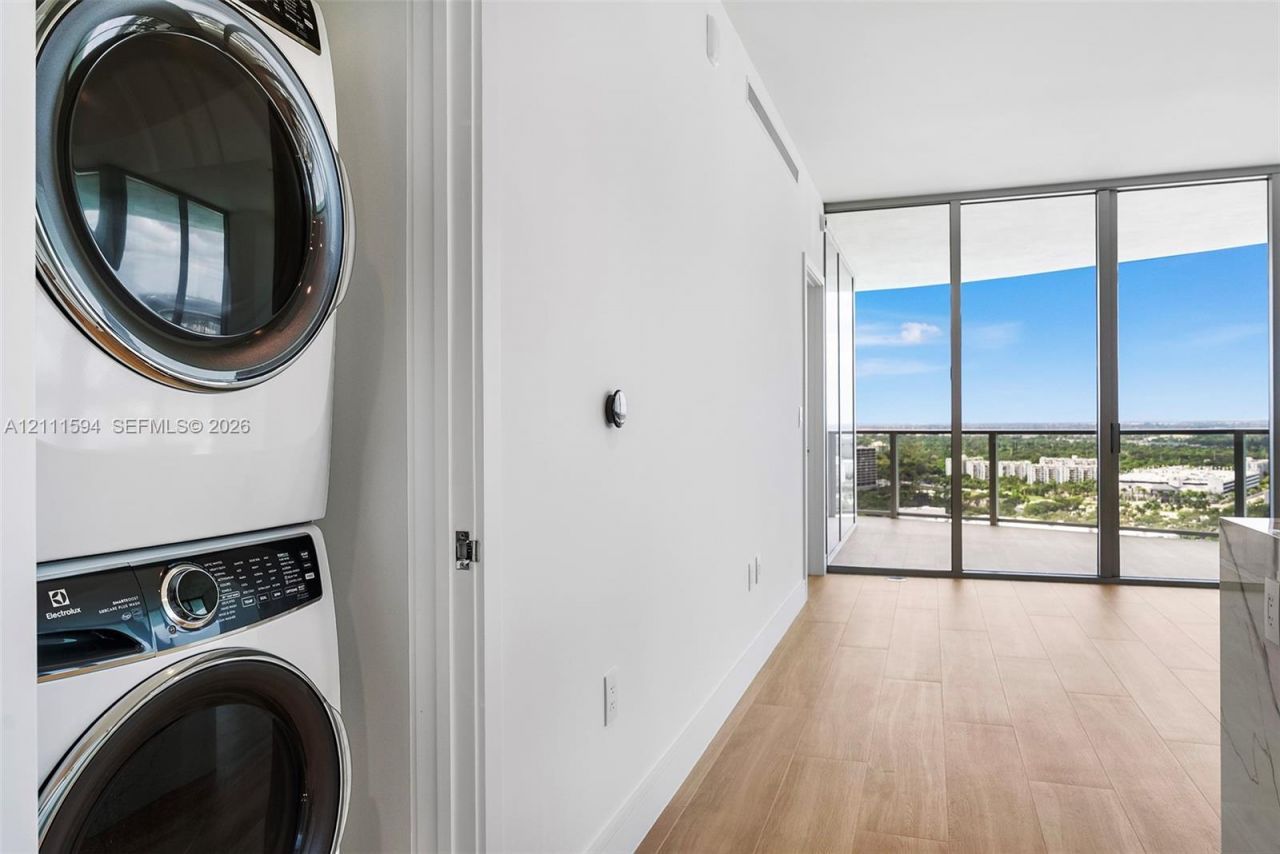 2411 Laguna Cir , Unit 2506, North Miami, FL 33181 Photo
