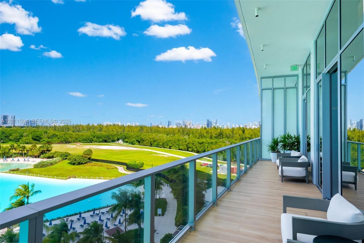 2411 Laguna Cir , Unit 2506, North Miami, FL 33181 Photo