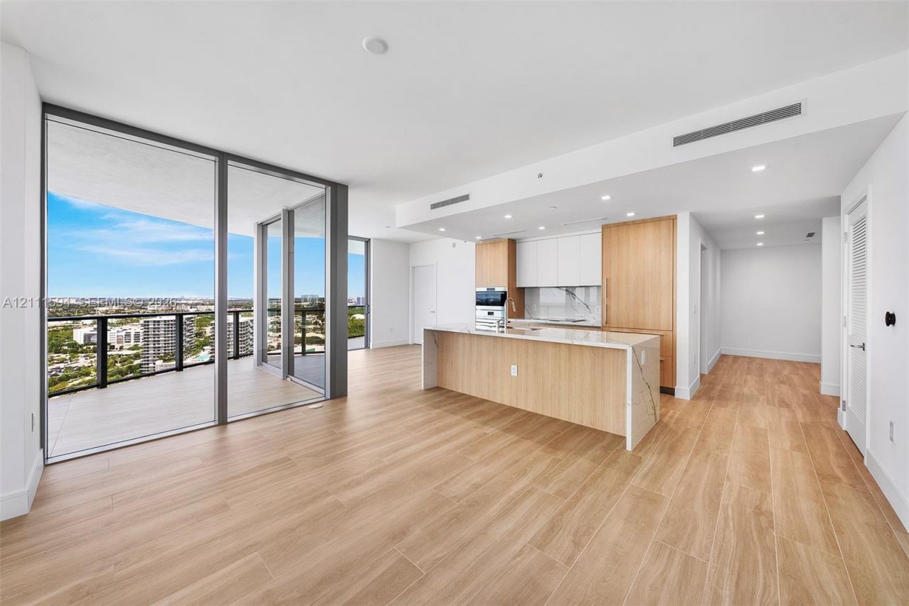 2411 Laguna Cir , Unit 2506, North Miami, FL 33181 Photo