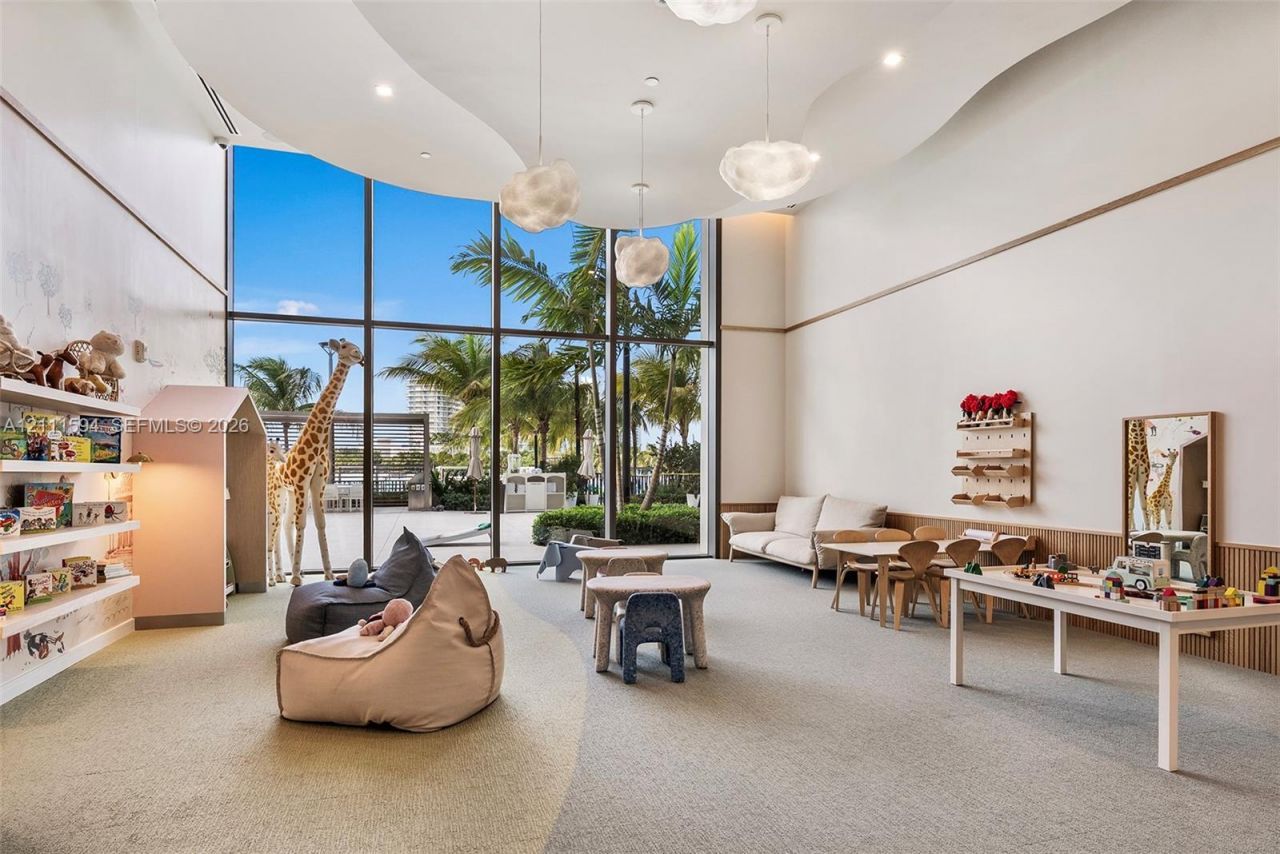 2411 Laguna Cir , Unit 2506, North Miami, FL 33181 Photo