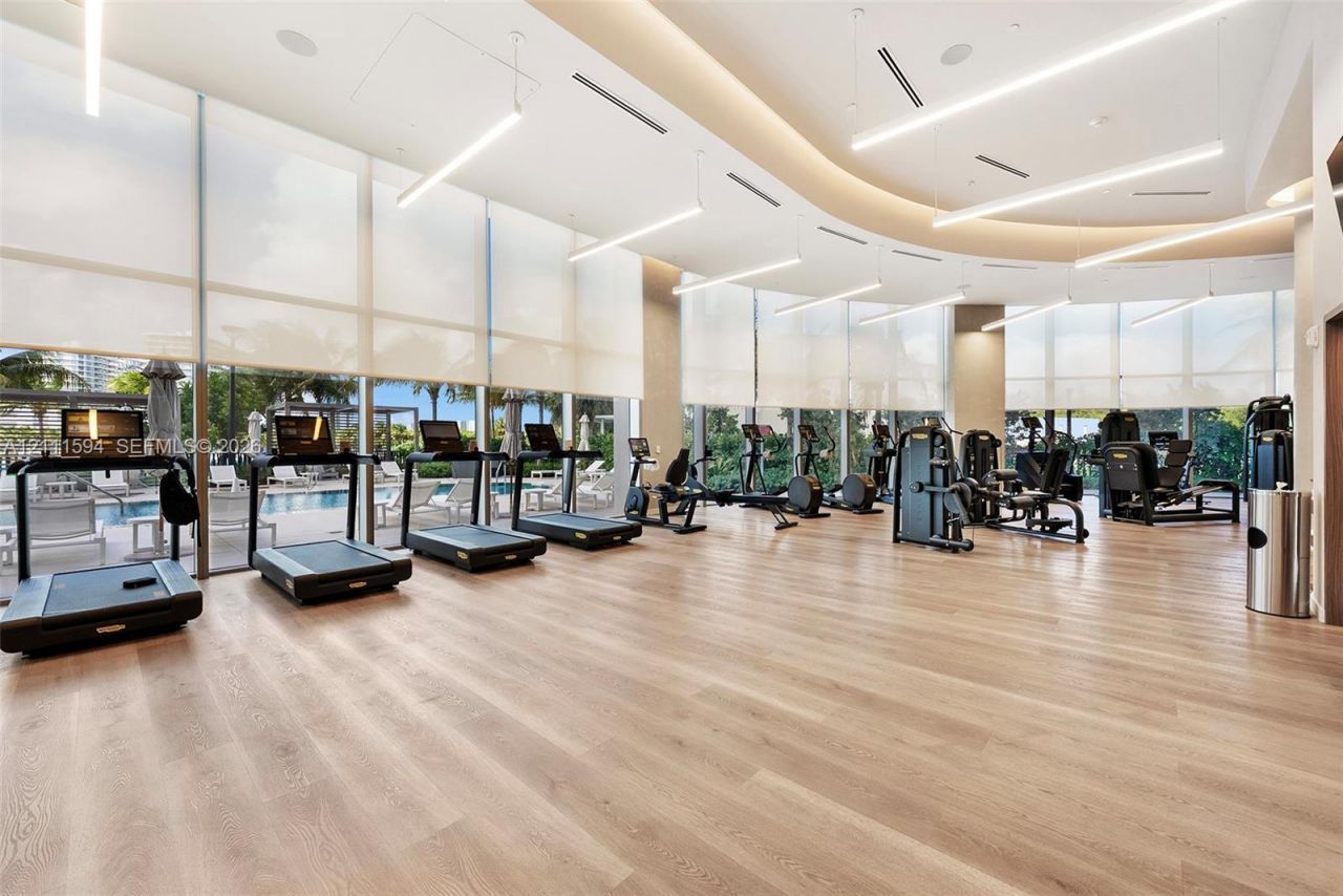 2411 Laguna Cir , Unit 2506, North Miami, FL 33181 Photo