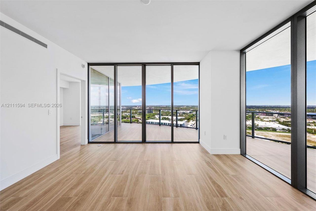 2411 Laguna Cir , Unit 2506, North Miami, FL 33181 Photo
