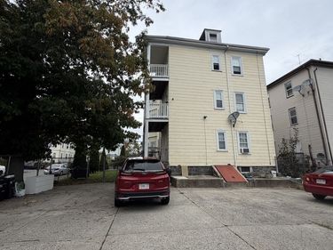 208 Spring St, Brockton, MA 02301