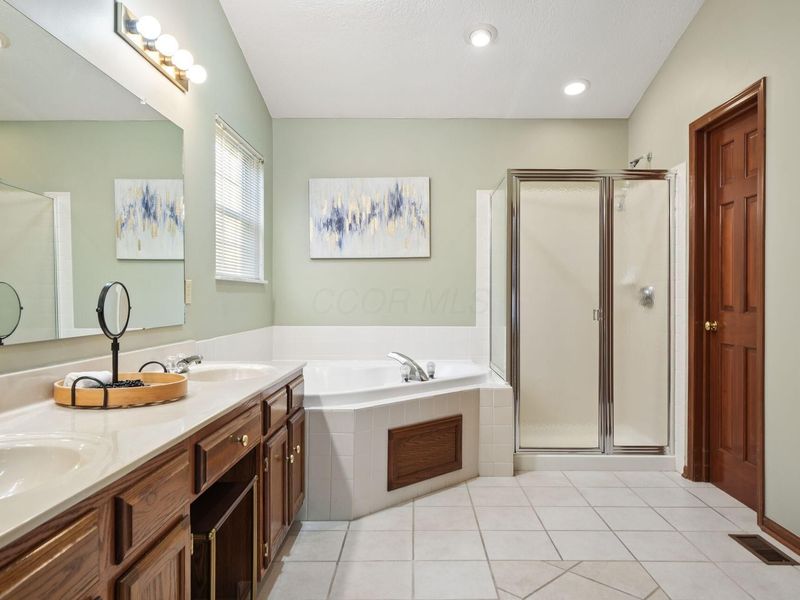 4646 Hunting Creek Drive, Grove City, OH 43123 Photo 16