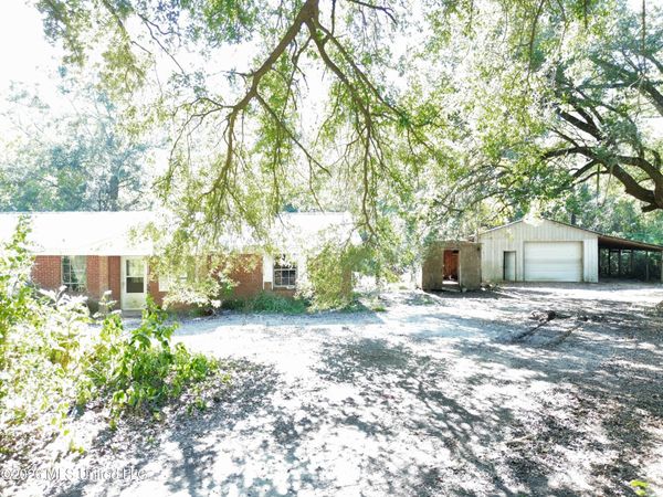 13709 Wolf Ridge Road, Moss Point, MS 39562