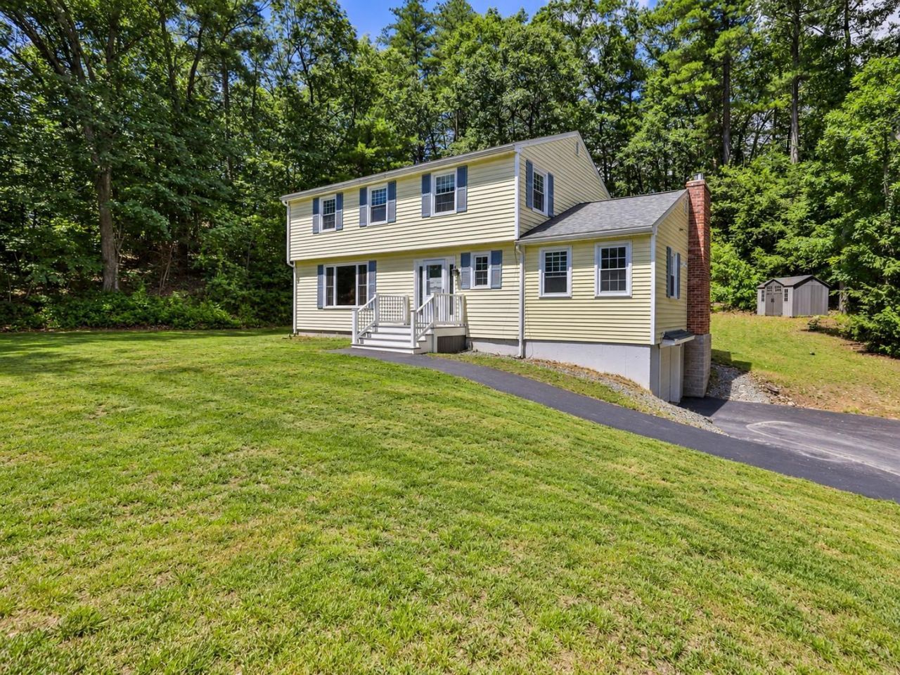 15 Castle Hill Road, Pelham, NH 03076 Main Photo