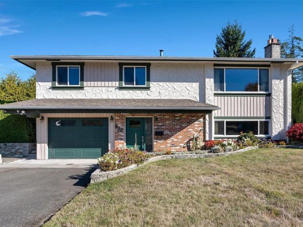 610 Vanalman Ave , Saanich, BC V8Z 6A6
