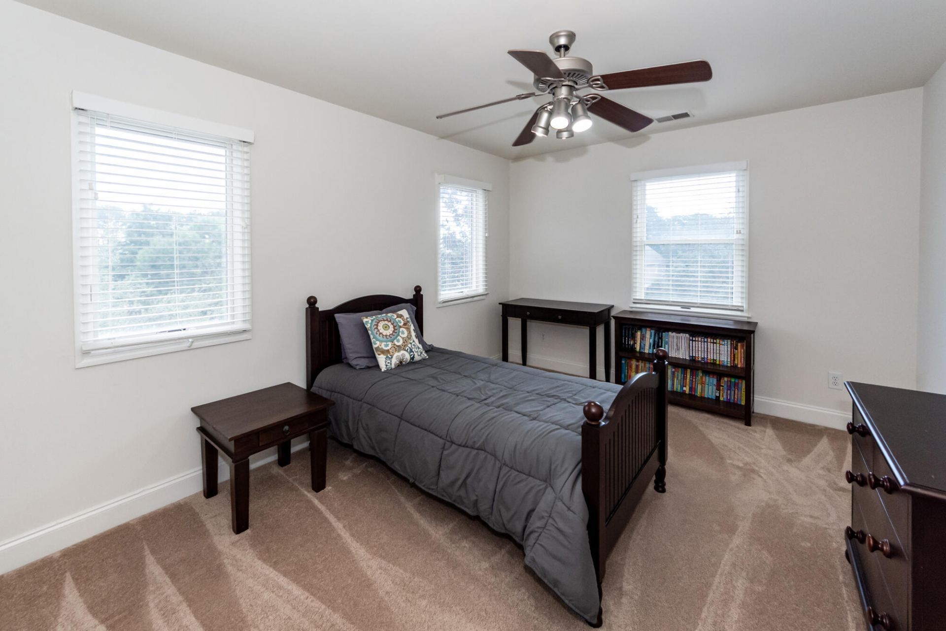 3303 Rees Row Photo 34