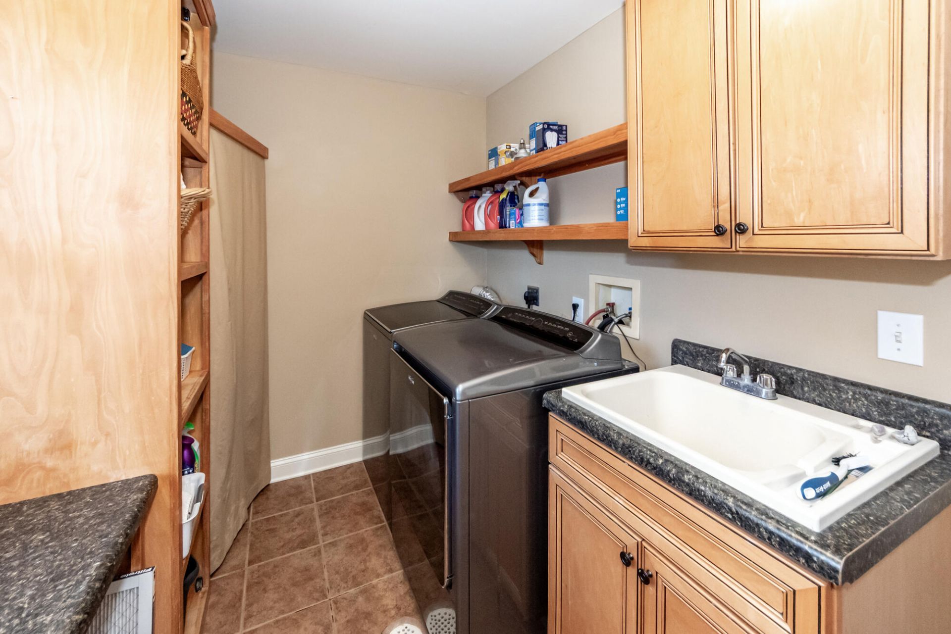 3303 Rees Row Photo 37