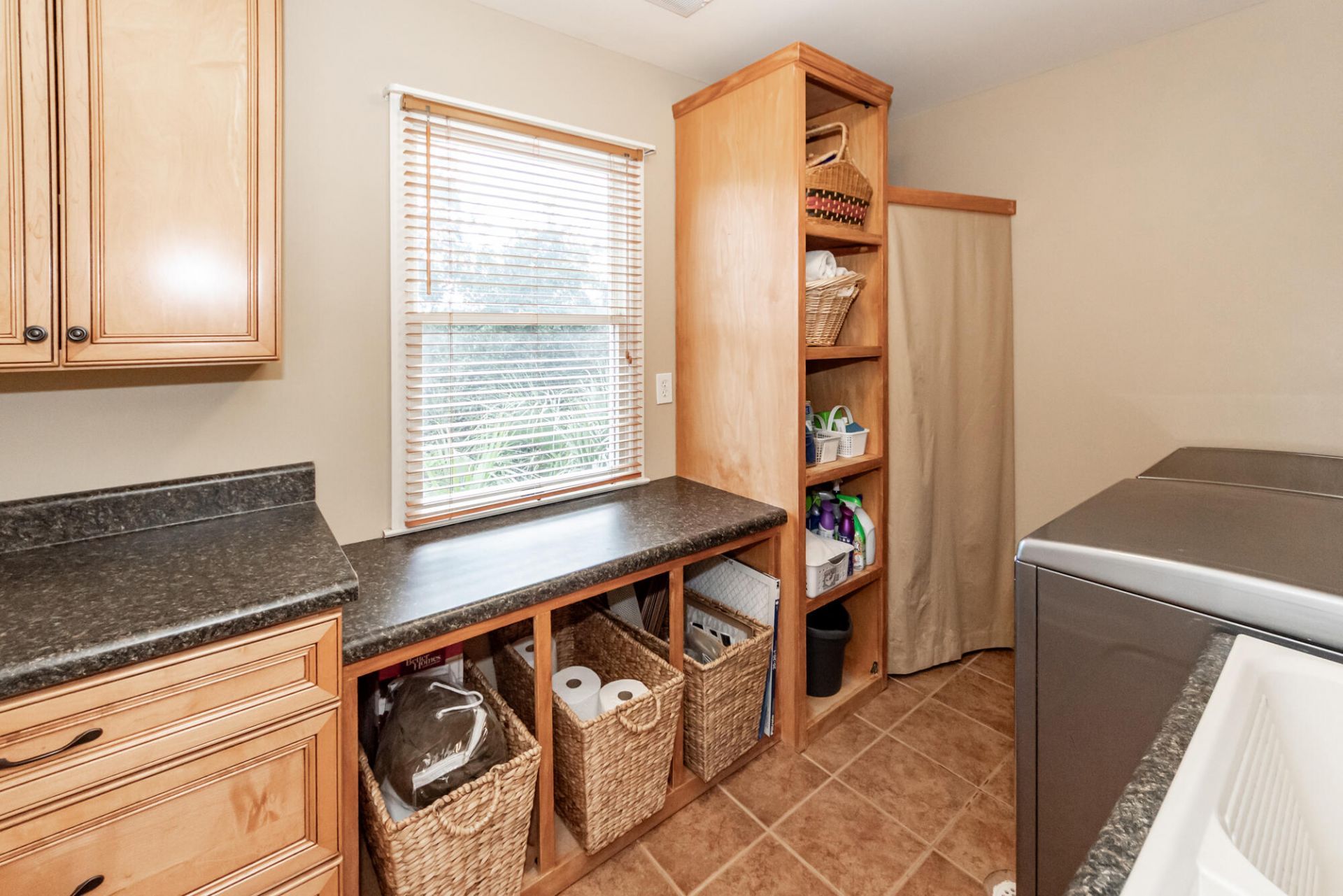 3303 Rees Row Photo 38