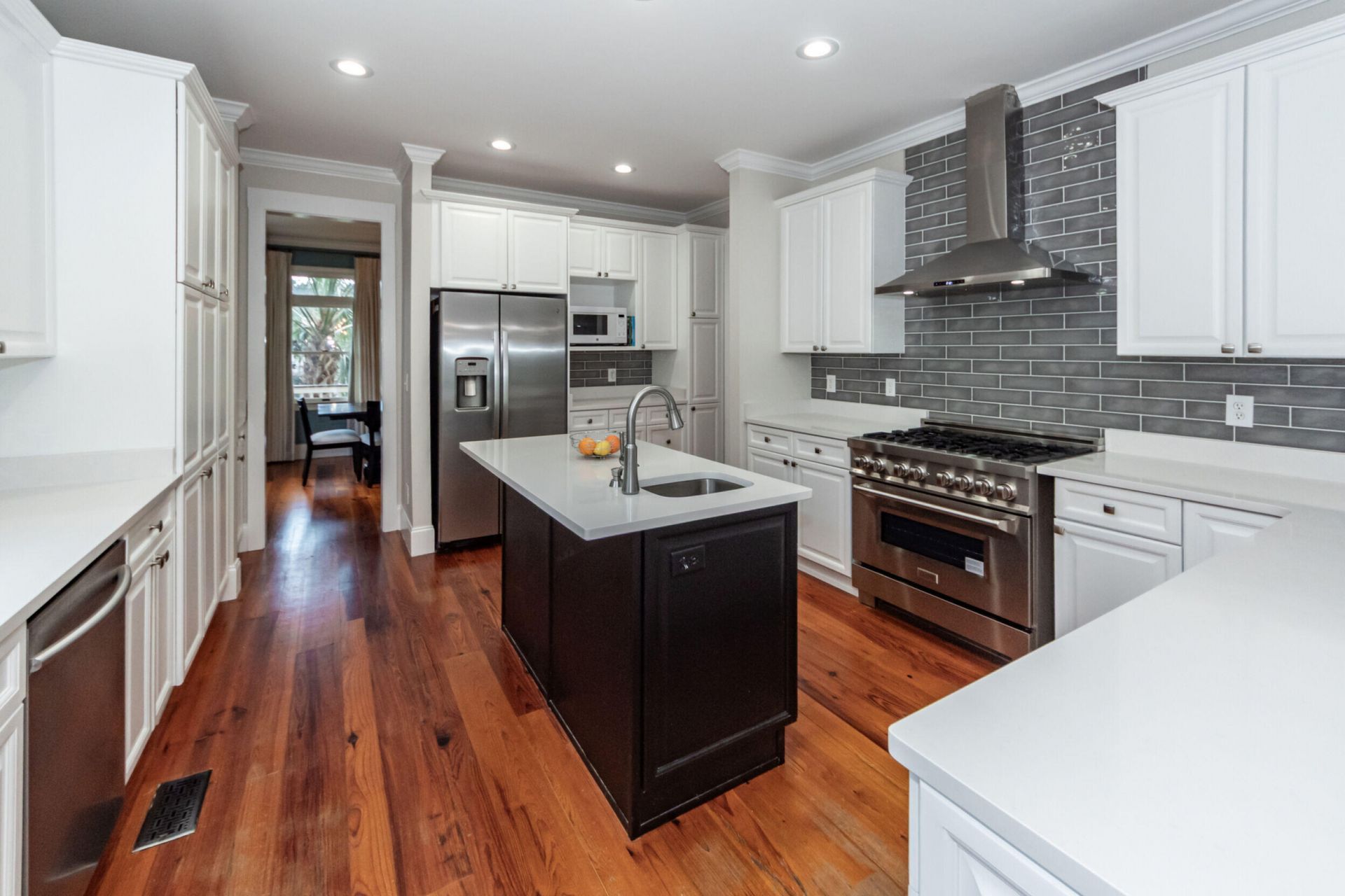 3303 Rees Row Photo 7
