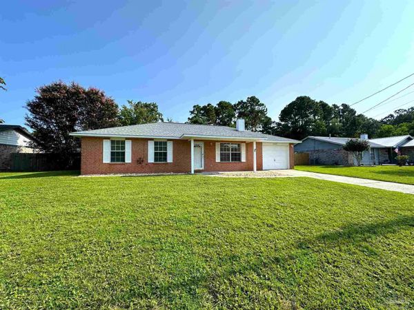 10530 Willow Lake Dr, Pensacola, FL 32506