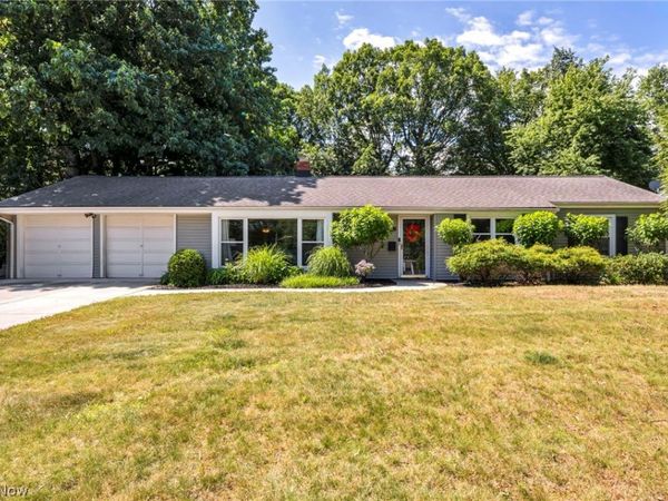 23111 Lincolnshire Drive, Bay Village, OH 44140