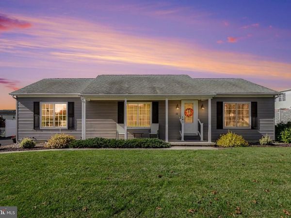 11 FLAGSTONE DRIVE, CARLISLE, PA 17015