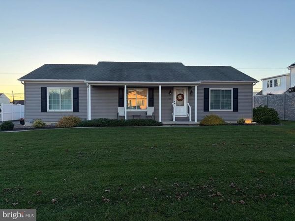 11 FLAGSTONE DRIVE, CARLISLE, PA 17015