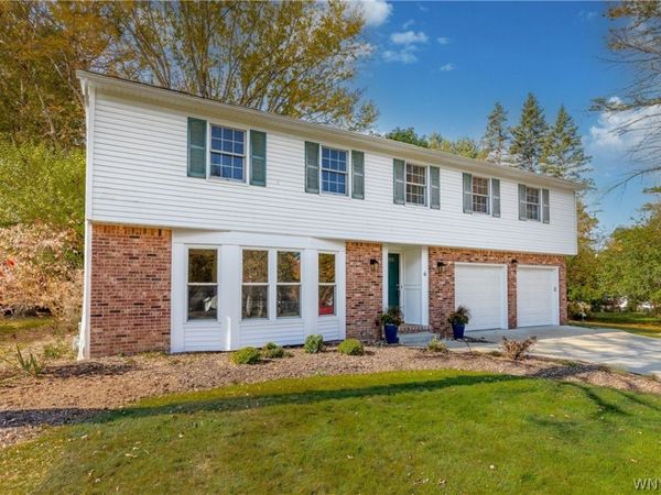 6 Stonehenge Court , Orchard Park, NY 14127