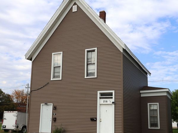 216 8th Avenue S, Clinton, IA 52732
