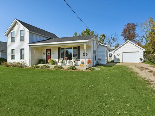 718 E Main Street , Central City, IA 52214