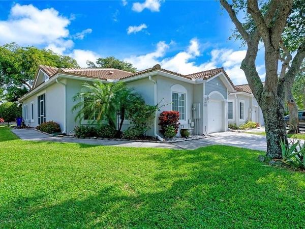 4639 SW 12TH Place, Deerfield Beach, FL 33442