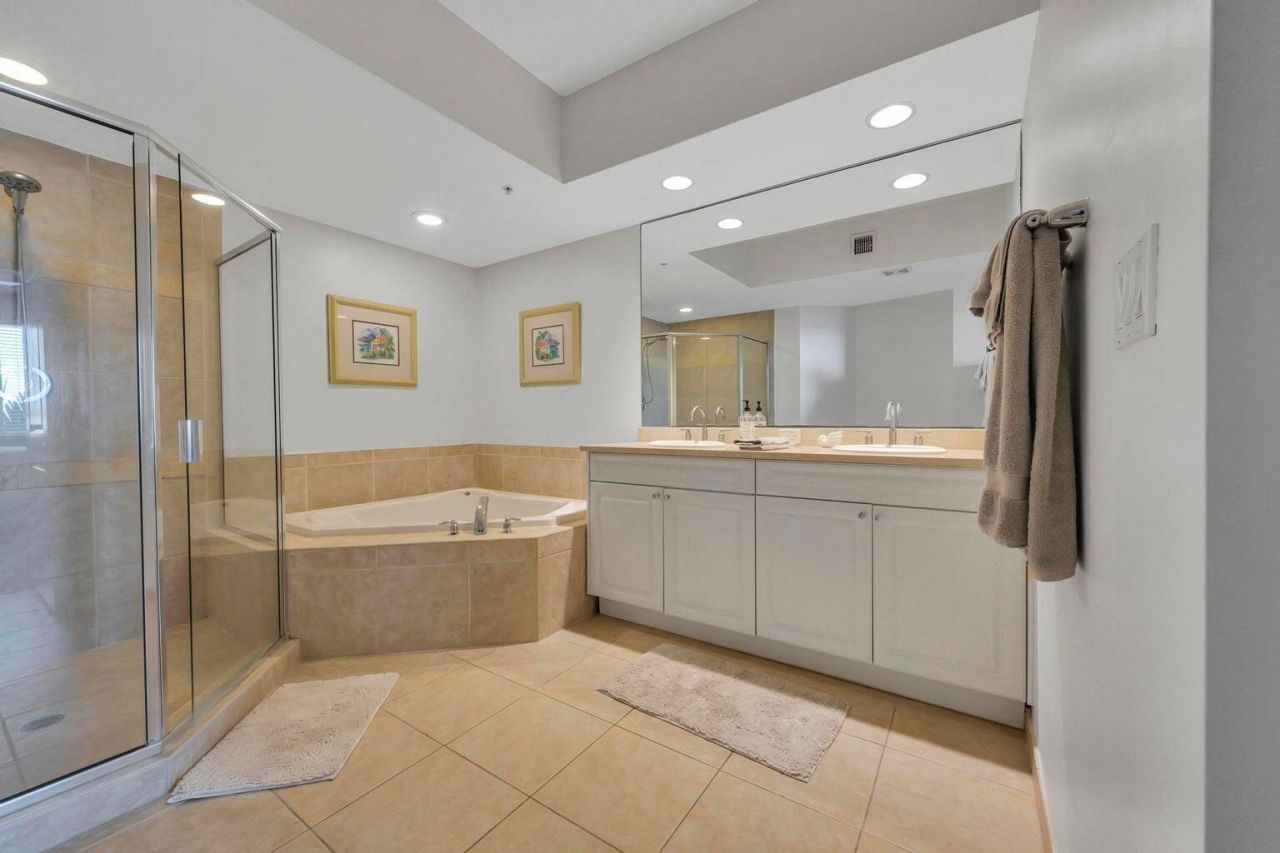 975 NW Flagler Avenue, Unit 304, Stuart, FL 34994 Photo