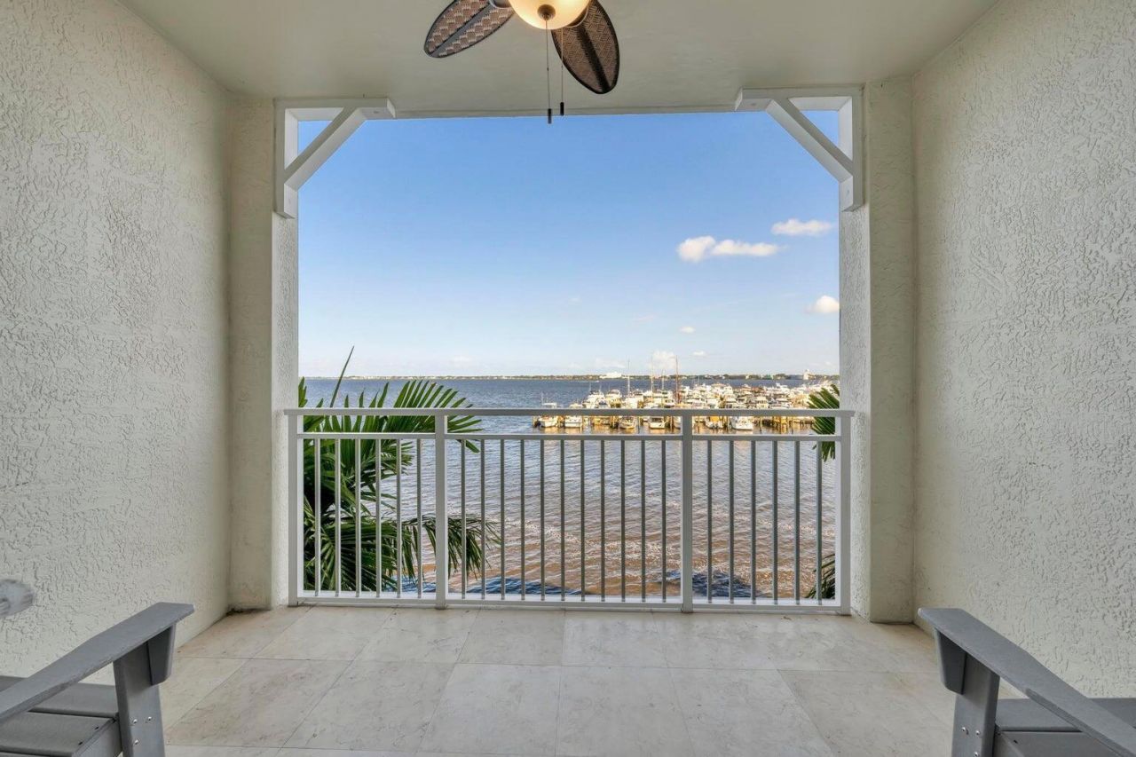 975 NW Flagler Avenue, Unit 304, Stuart, FL 34994 Photo